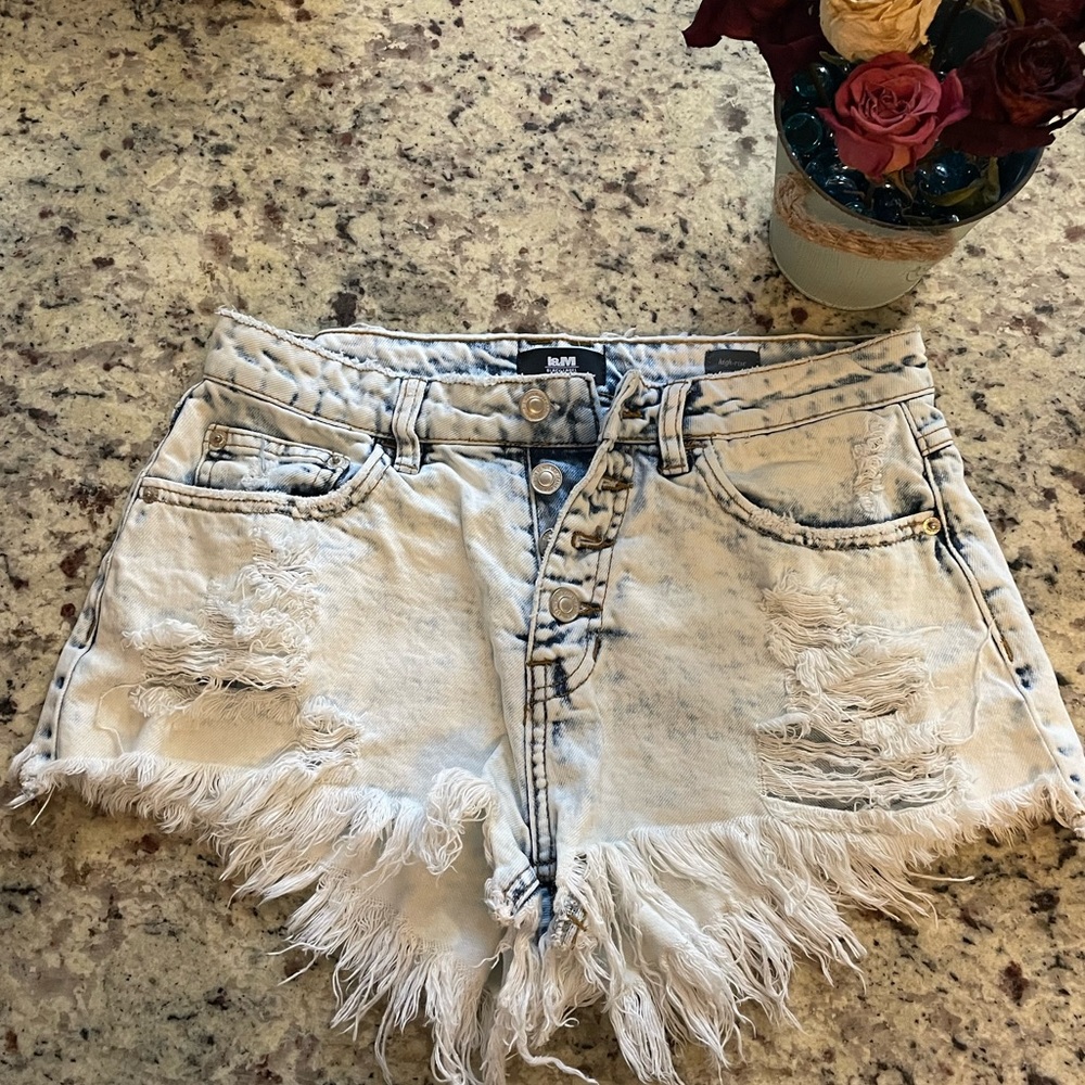 Acid wash mid rise shorts